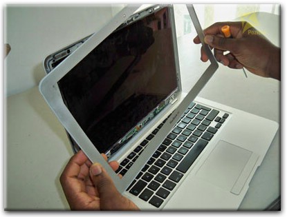 Замена экрана Apple MacBook в Пскове